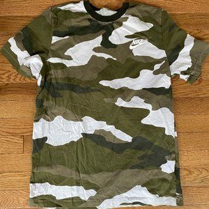 The Nike Tee, green camo, Adult Medium
